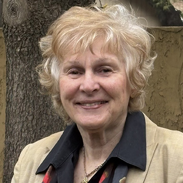 Lori Aldrete Headshot