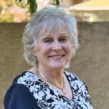 Lori Aldrete Headshot